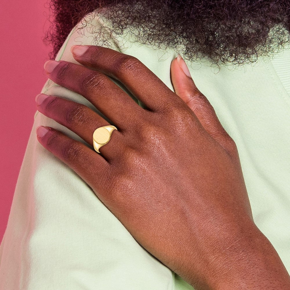 Gold Polished Circle Closed Back Signet Ring — 10x9.5 mm