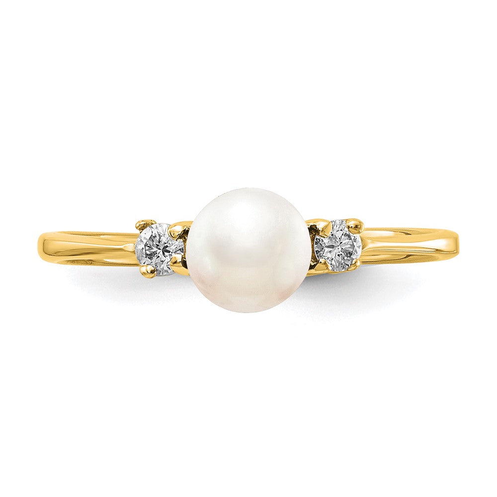 10K 5-5.5mm White Round Freshwater Cultured Pearl and 1/15 carat A Diamond Ring