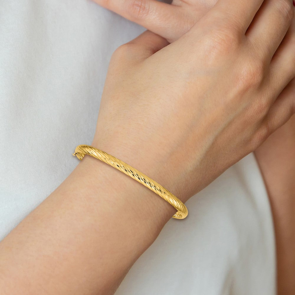 14k 3/16 Polished Textured 4.75mm Hinged Oval Bangle Bracelet
