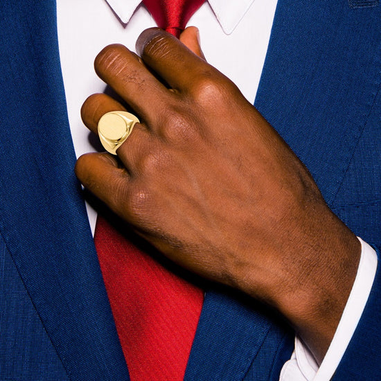 Gold Polished Circle Closed Back Signet Ring — 16.5x13.5 mm
