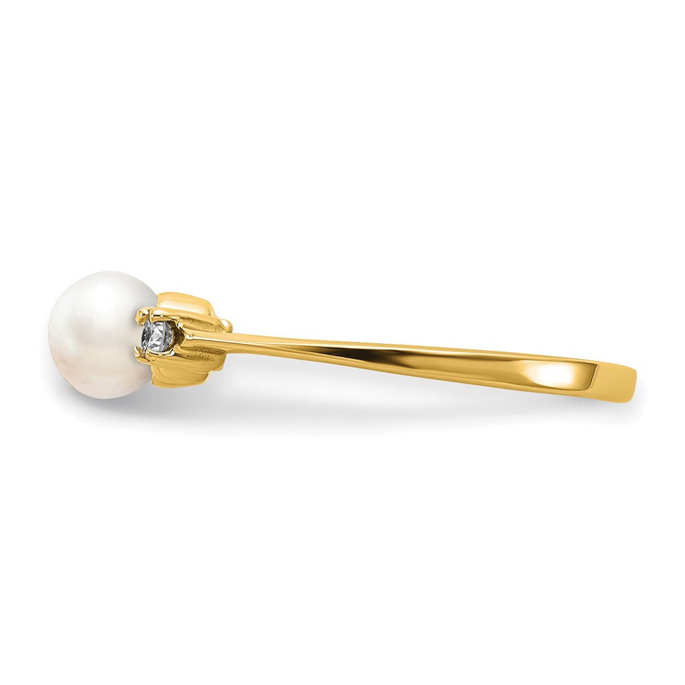 14k 5mm White Freshwater Cultured Pearl and 1/15 carat AAA Diamond Ring