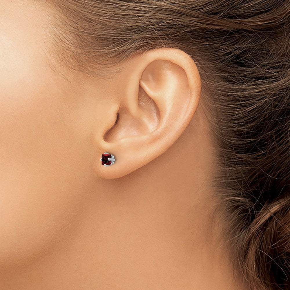 14k White Gold 4mm Princess-cut Garnet Post Earrings