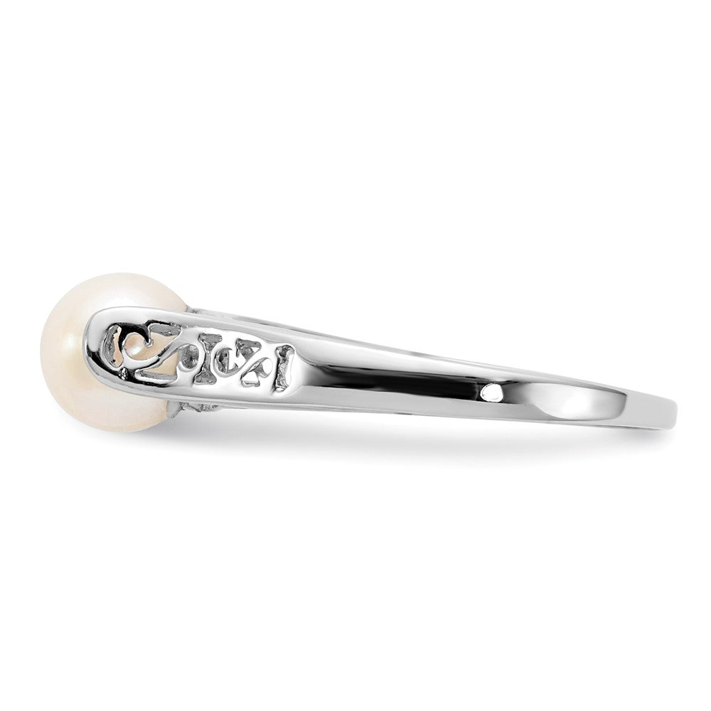 Gold Polished Freshwater Pearls Rings